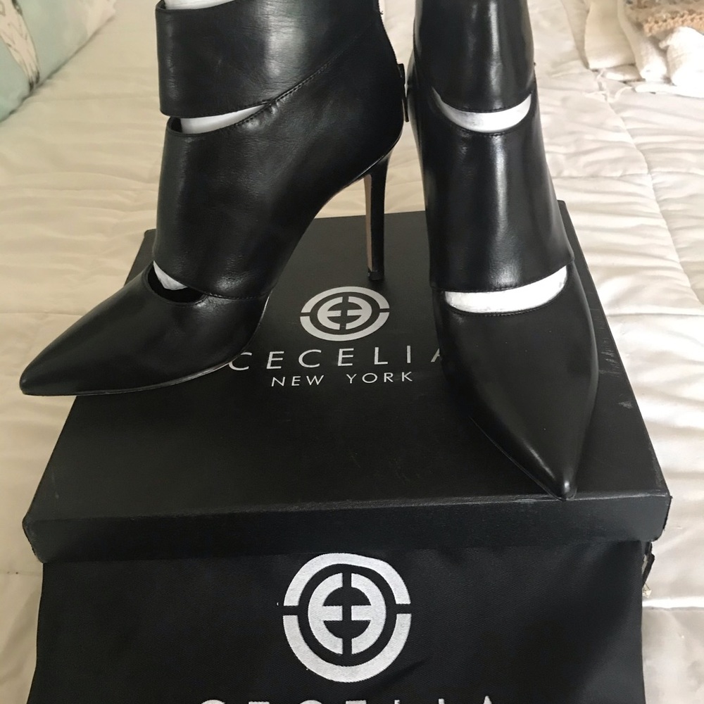 Black heel bootie size 9